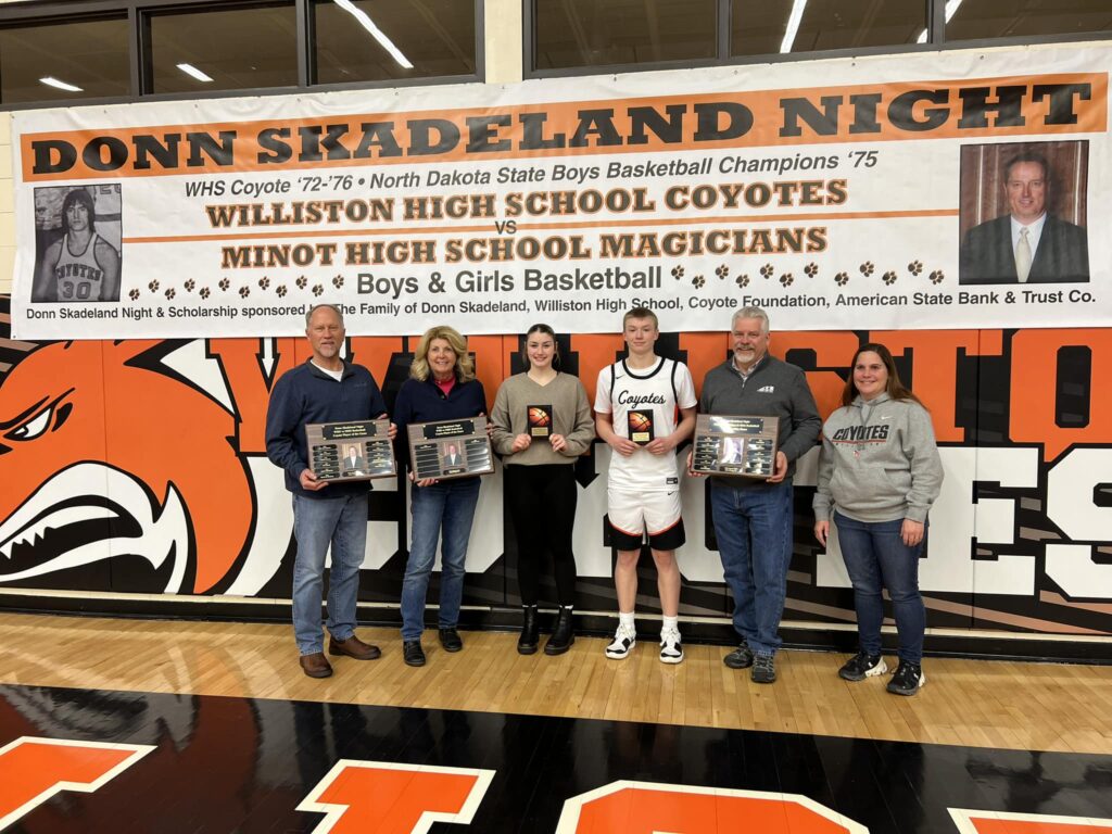 Donn Skadeland Night awards presentation